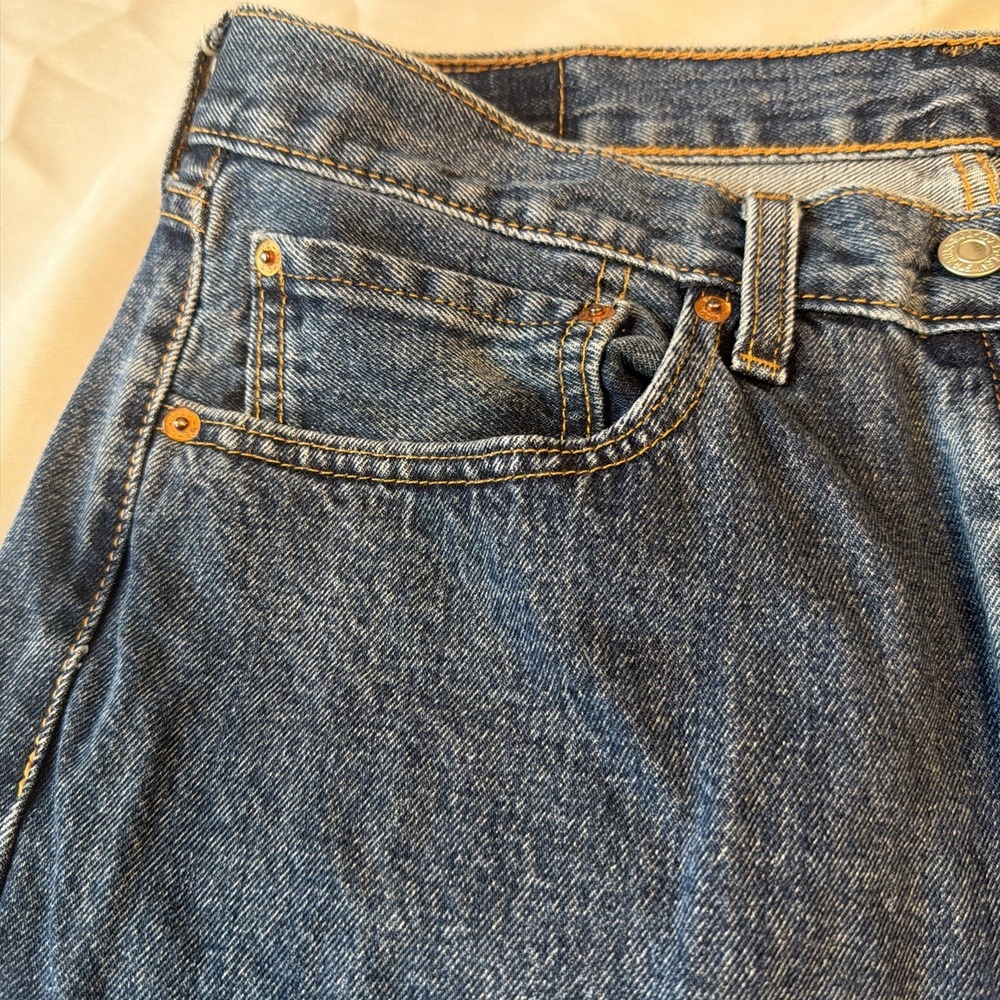 Levi's 505 Men's Original Fit Jeans - Medium Wash W35 L30 - Picture 3 of 9